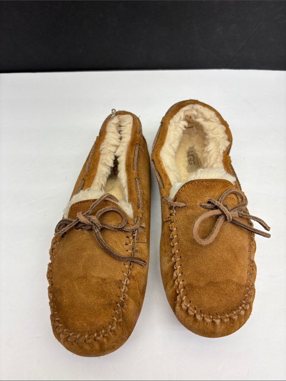 UGG slippers chestnut size 4 big girl, box 80